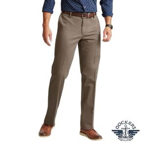 NWOT - Men’s D2 Dockers in Dark Pebble